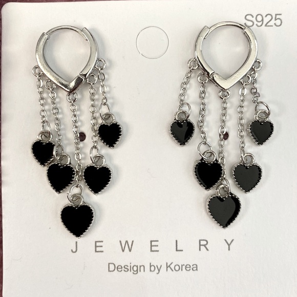 Jewelry - Beautiful black heart Dingley earrings